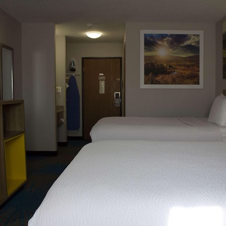 Days Inn By Wyndham Colby Ngoại thất bức ảnh