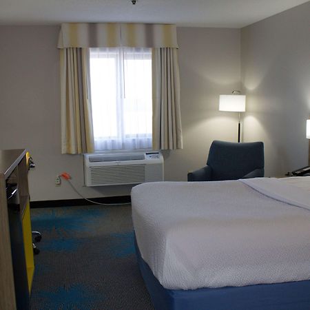 Days Inn By Wyndham Colby Ngoại thất bức ảnh