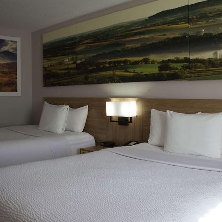 Days Inn By Wyndham Colby Ngoại thất bức ảnh