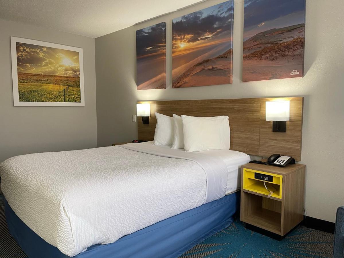 Days Inn By Wyndham Colby Ngoại thất bức ảnh