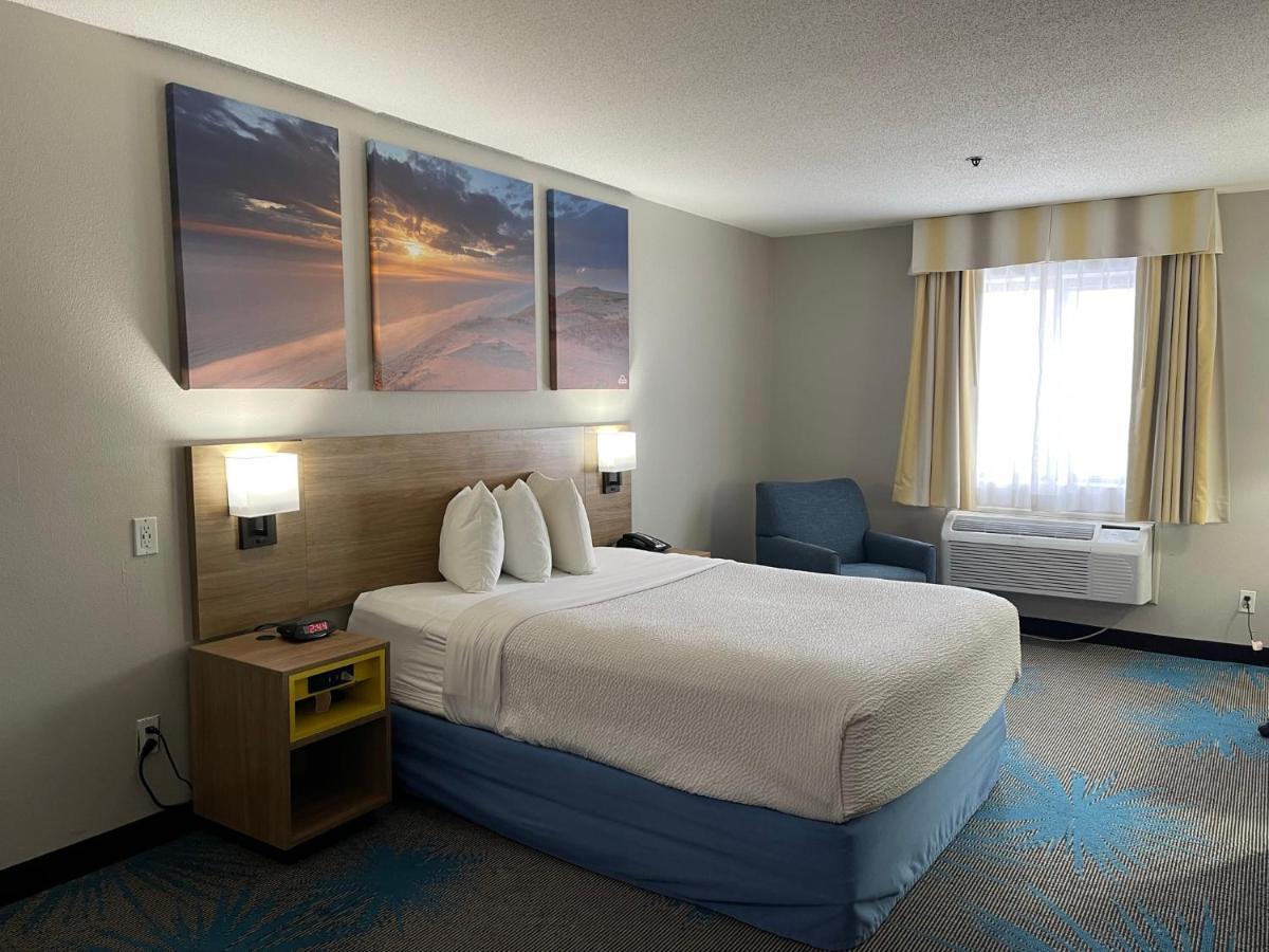 Days Inn By Wyndham Colby Ngoại thất bức ảnh