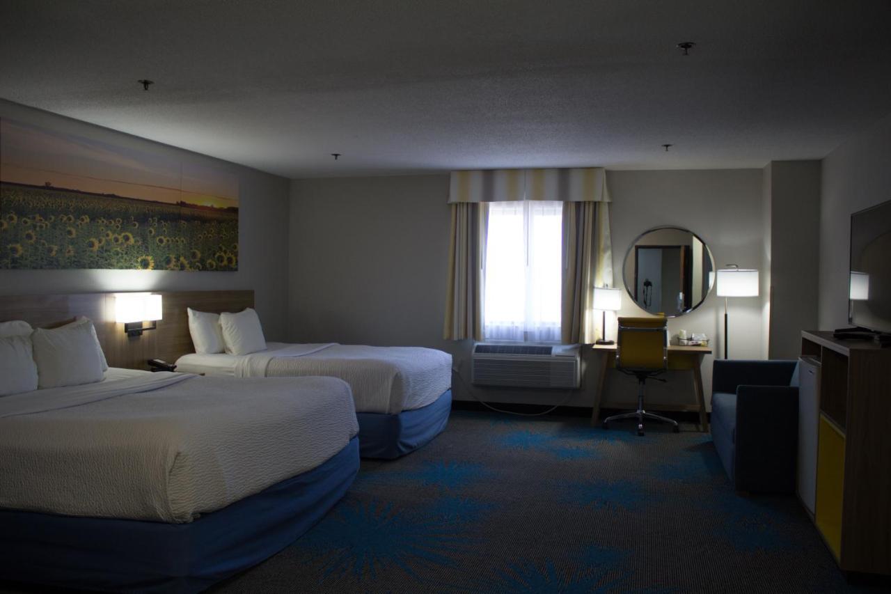 Days Inn By Wyndham Colby Ngoại thất bức ảnh