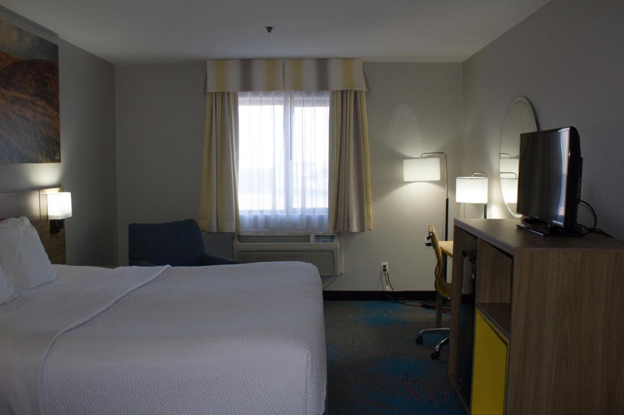 Days Inn By Wyndham Colby Ngoại thất bức ảnh