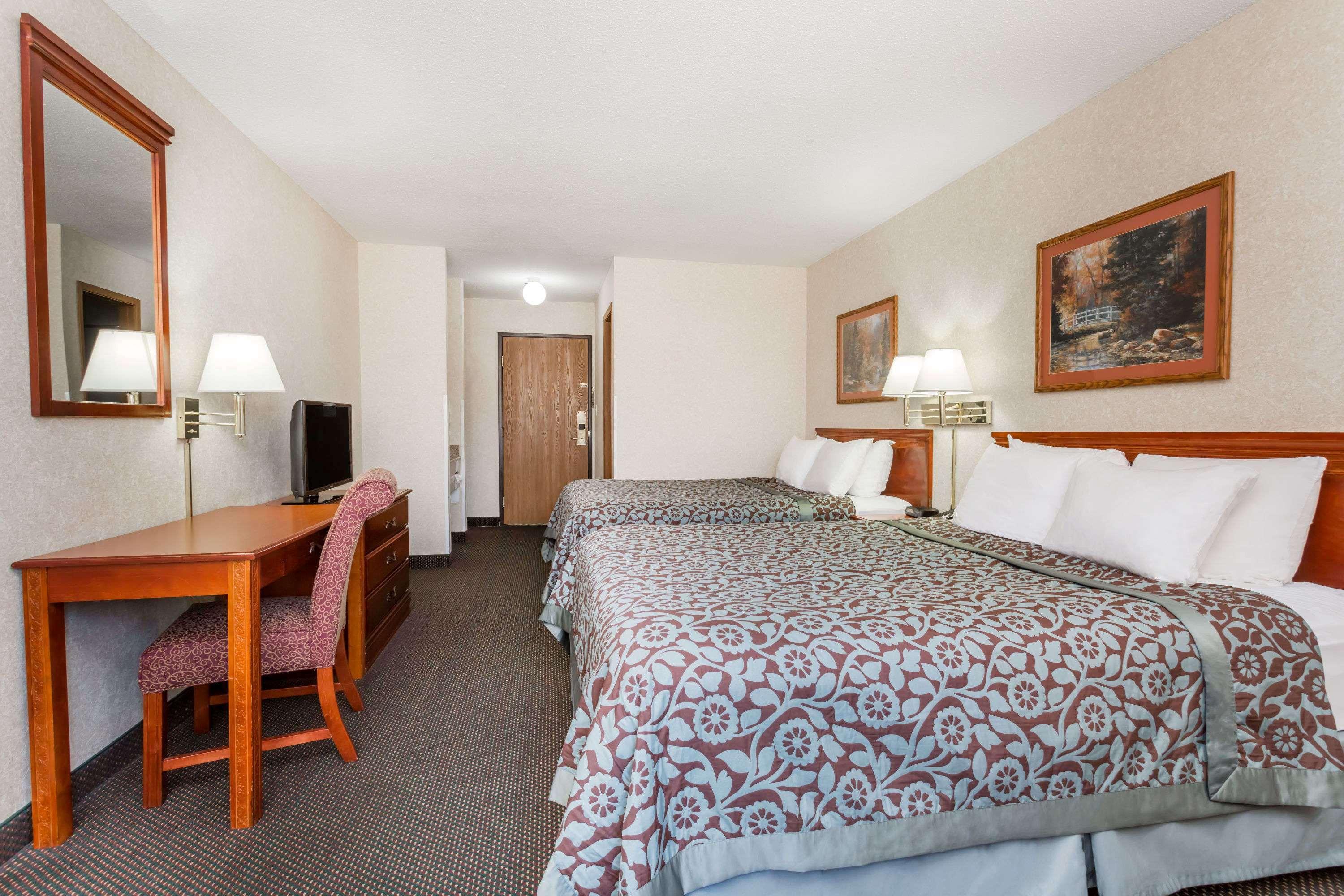 Days Inn By Wyndham Colby Ngoại thất bức ảnh
