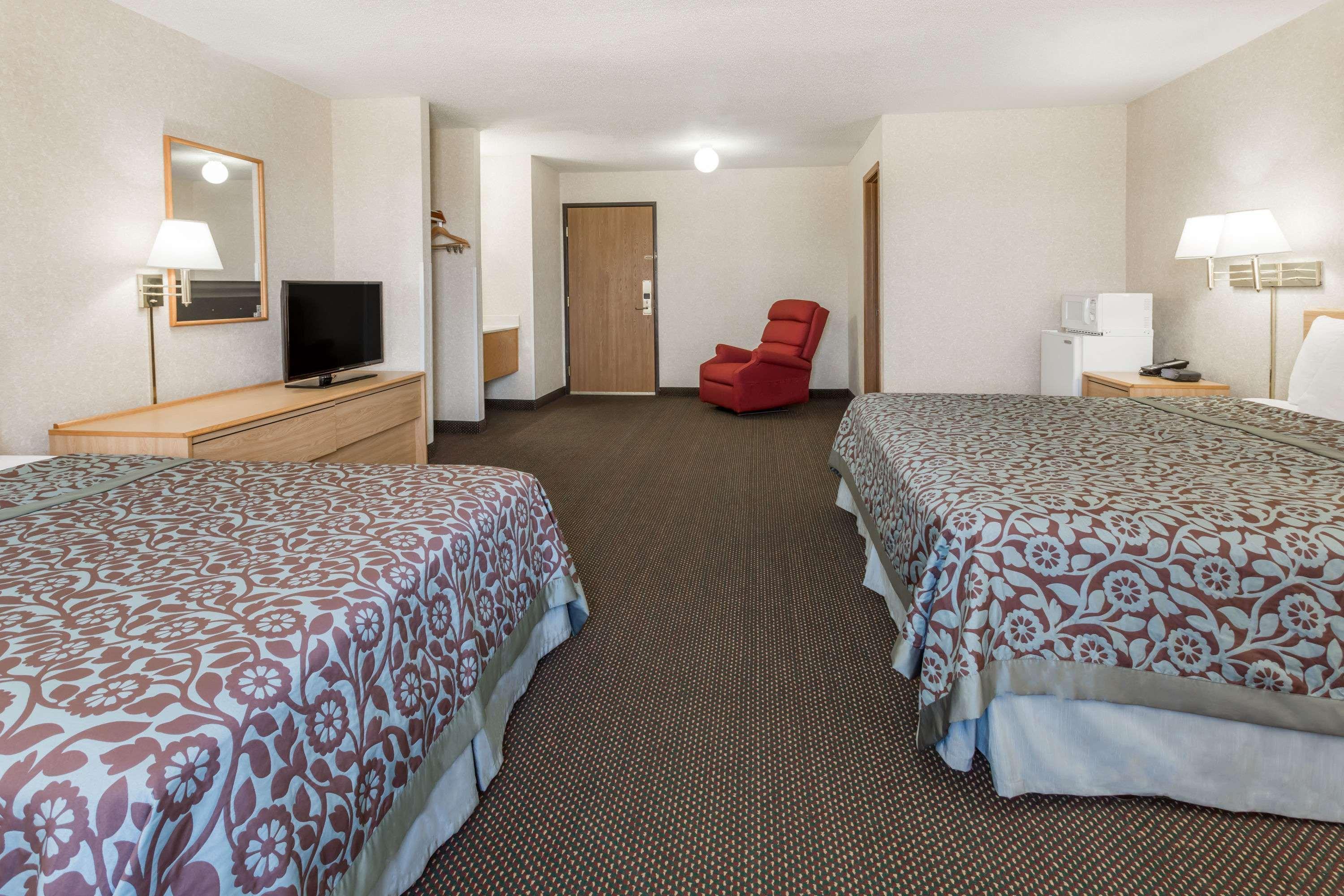 Days Inn By Wyndham Colby Ngoại thất bức ảnh