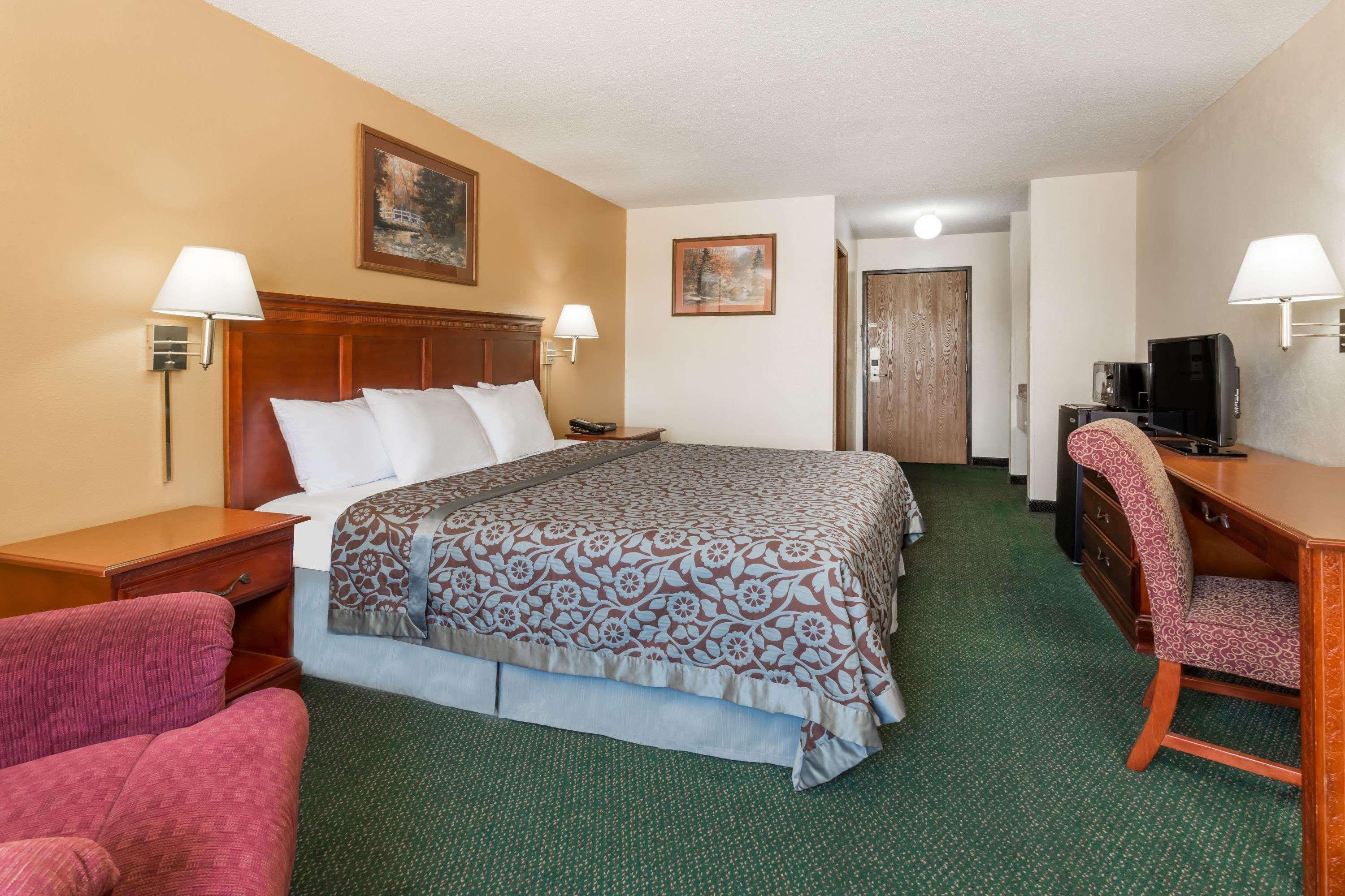 Days Inn By Wyndham Colby Ngoại thất bức ảnh