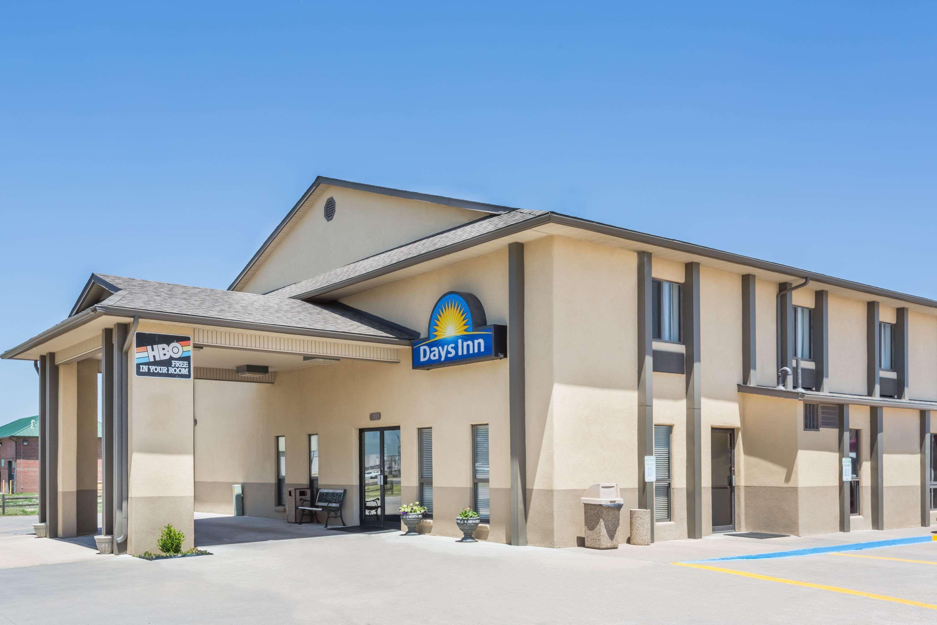 Days Inn By Wyndham Colby Ngoại thất bức ảnh