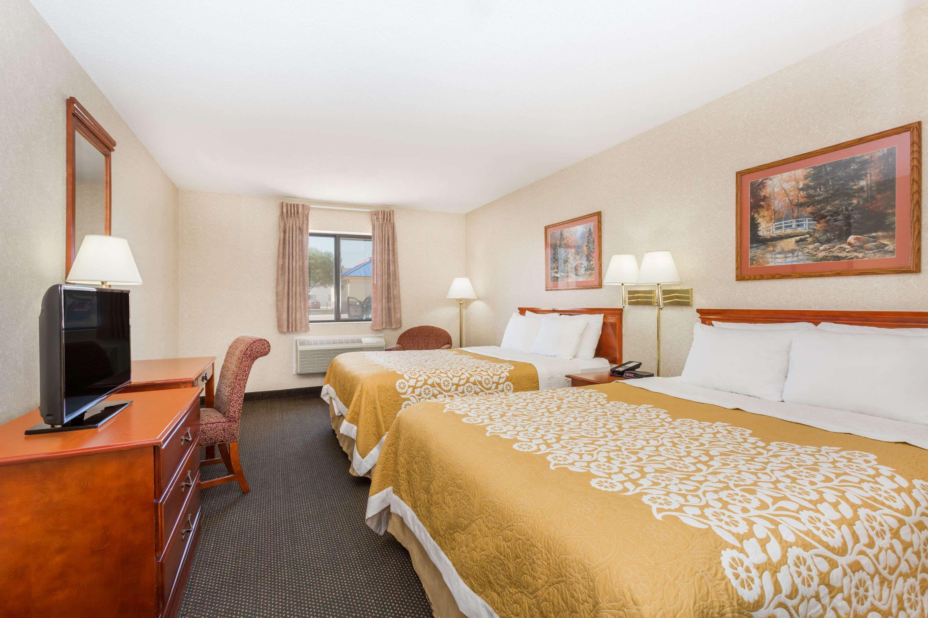 Days Inn By Wyndham Colby Ngoại thất bức ảnh