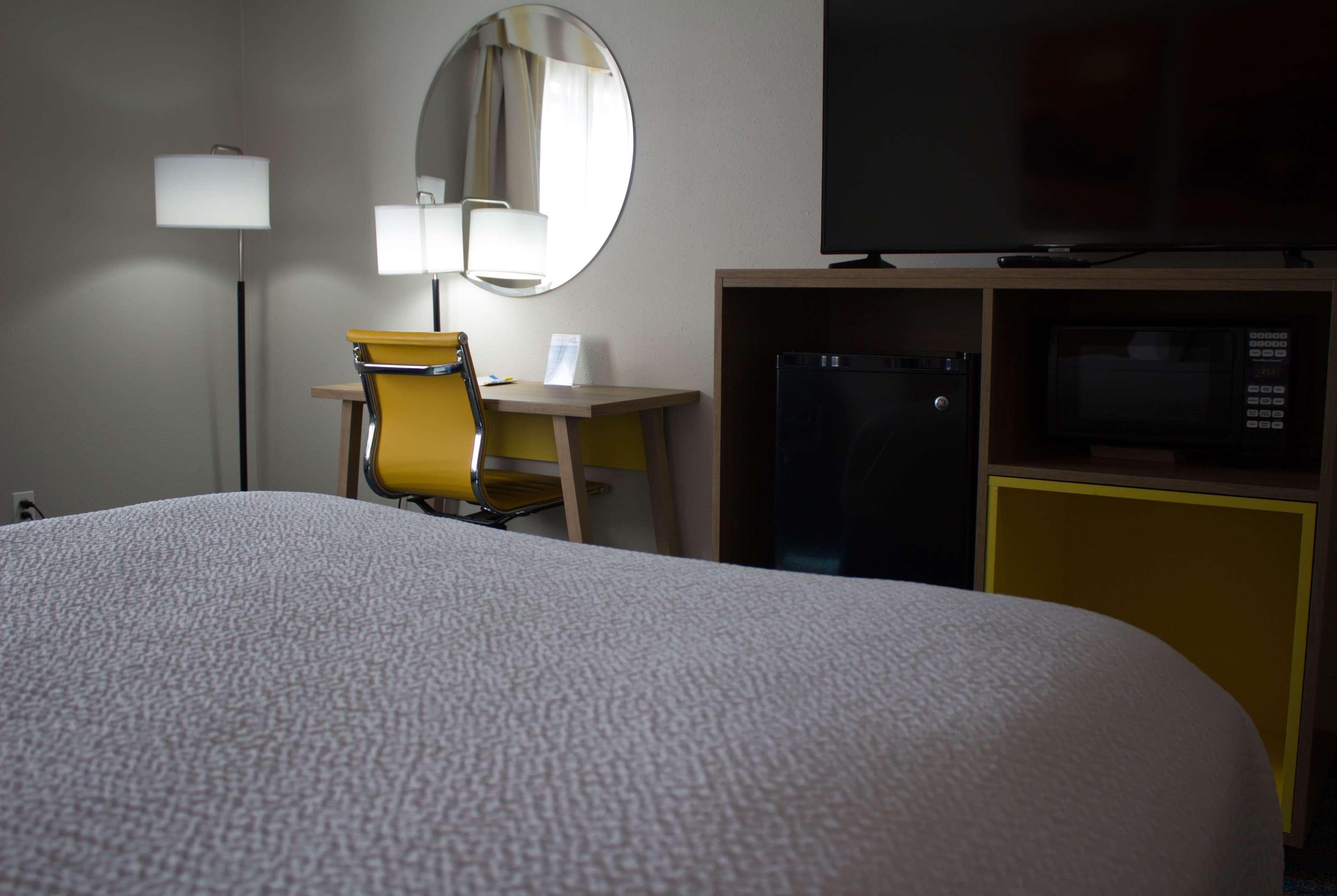 Days Inn By Wyndham Colby Ngoại thất bức ảnh