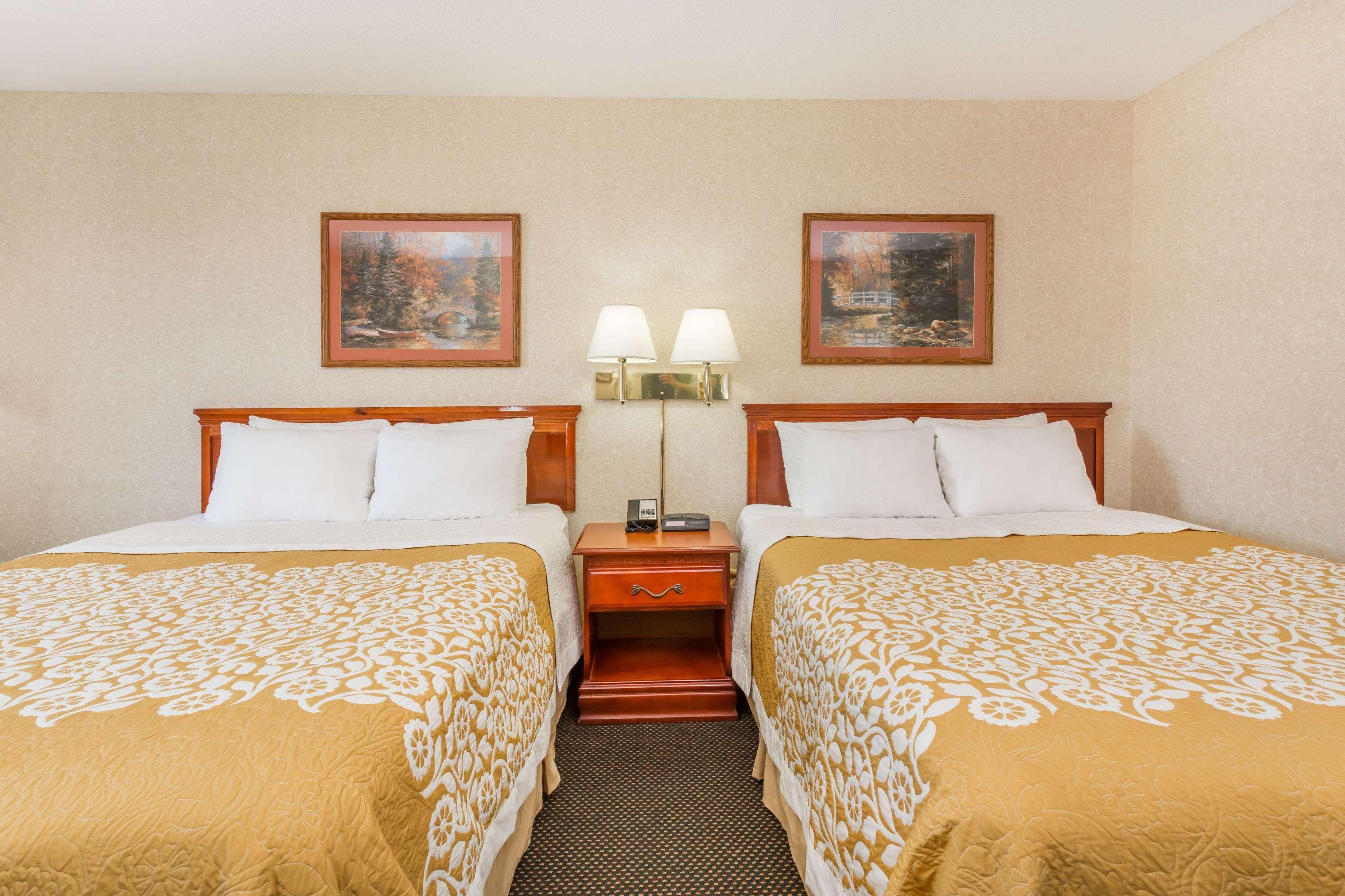 Days Inn By Wyndham Colby Ngoại thất bức ảnh