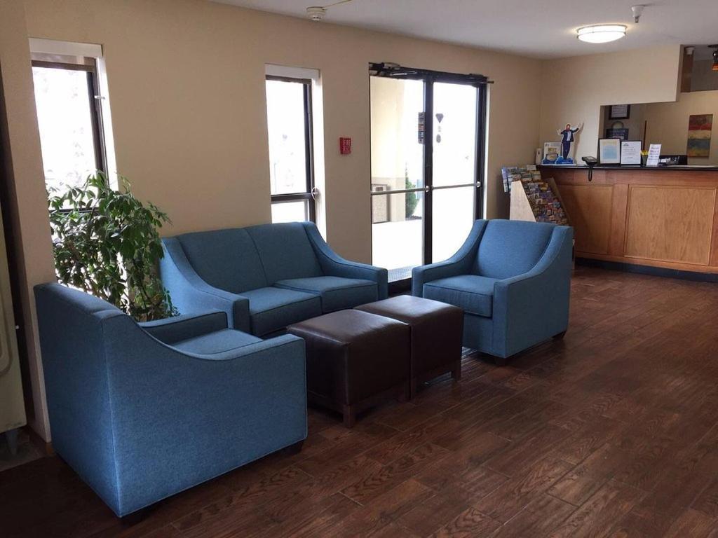 Days Inn By Wyndham Colby Ngoại thất bức ảnh